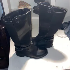 Girls black leather Michael Kors Cypress boots size 2