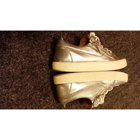 Giuseppe Zanotti size 39 Disighner shoes. Made in Italy. In fair condition.