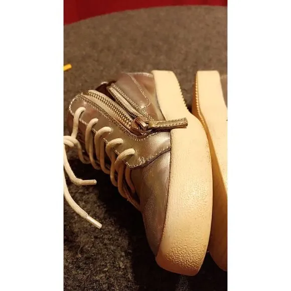 Giuseppe Zanotti size 39 Disighner shoes. Made in Italy. In fair condition.