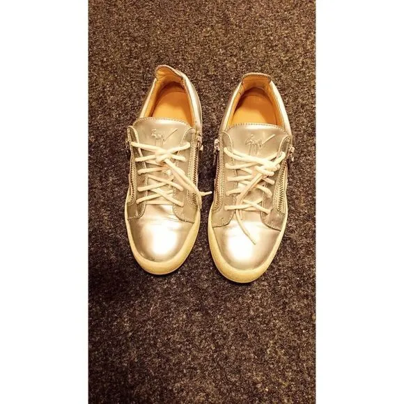 Giuseppe Zanotti size 39 Disighner shoes. Made in Italy. In fair condition.