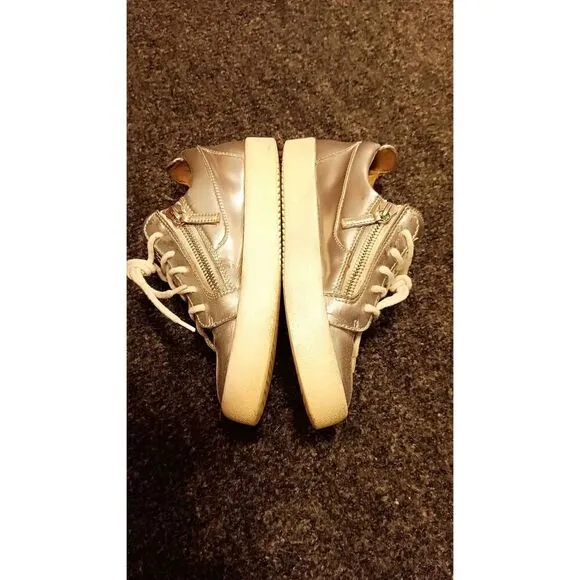 Giuseppe Zanotti size 39 Disighner shoes. Made in Italy. In fair condition.