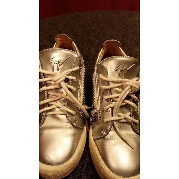 Giuseppe Zanotti size 39 Disighner shoes. Made in Italy. In fair condition.