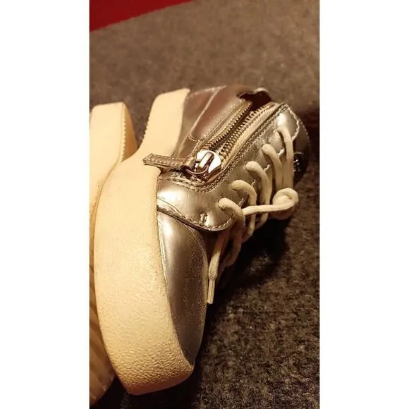 Giuseppe Zanotti size 39 Disighner shoes. Made in Italy. In fair condition.