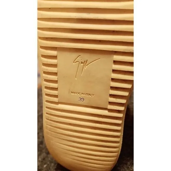 Giuseppe Zanotti size 39 Disighner shoes. Made in Italy. In fair condition.