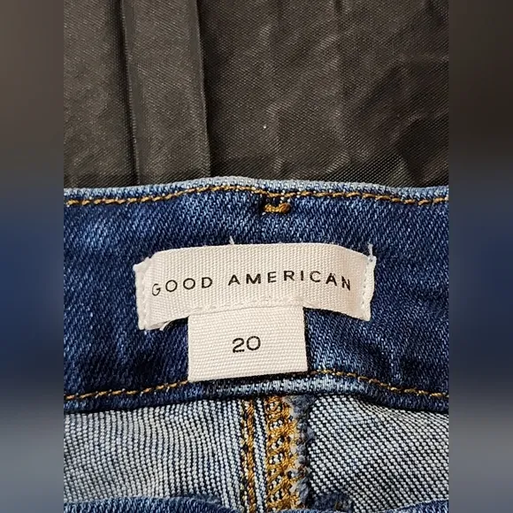 Good American Good Legs Crop Sculpting High Rise Stretch Casual Size 20 NEW
