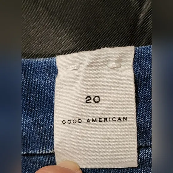 Good American Good Legs Crop Sculpting High Rise Stretch Casual Size 20 NEW