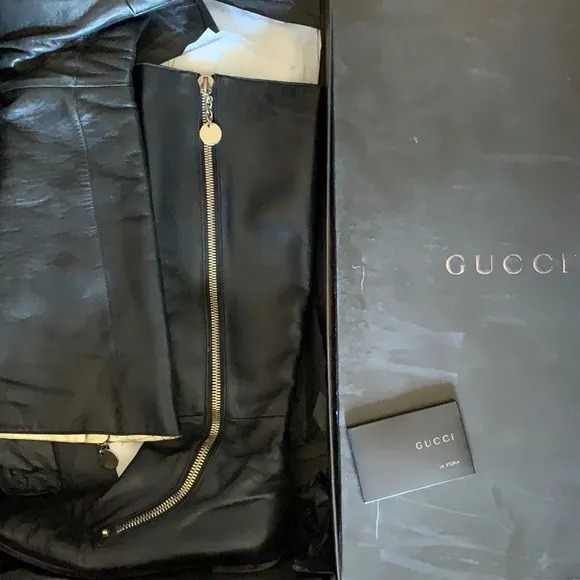Gucci boots in black leather gold zipper size 7.5