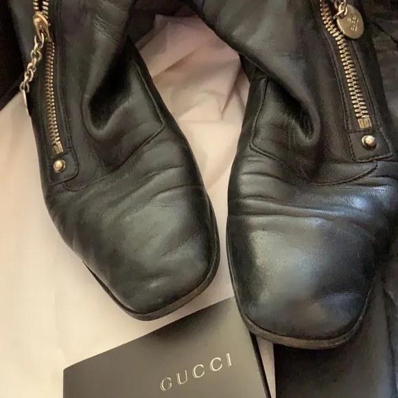 Gucci boots in black leather gold zipper size 7.5