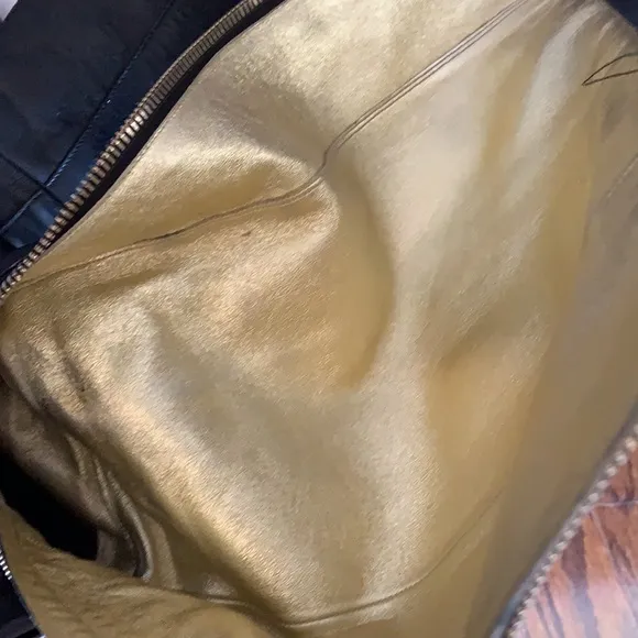 Gucci boots in black leather gold zipper size 7.5