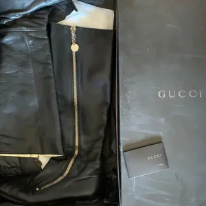 Gucci boots in black leather gold zipper size 7.5