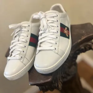 Gucci Women's White Sneakers with Green and Red Stripe