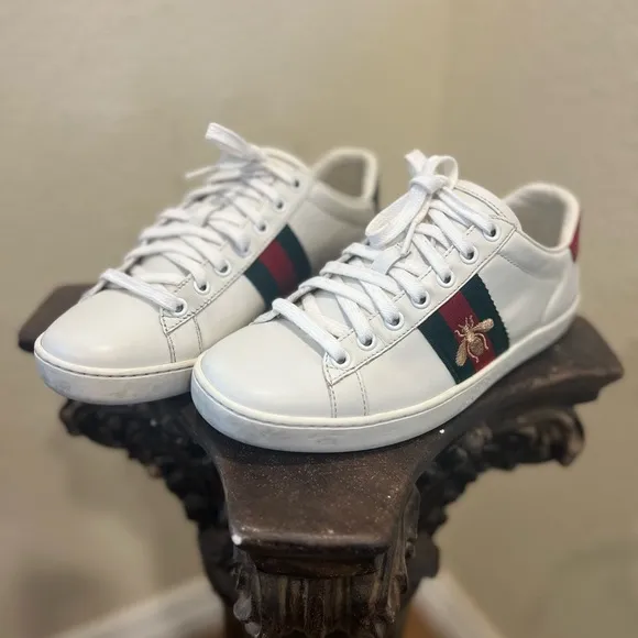 Gucci Women's White Sneakers with Green and Red Stripe