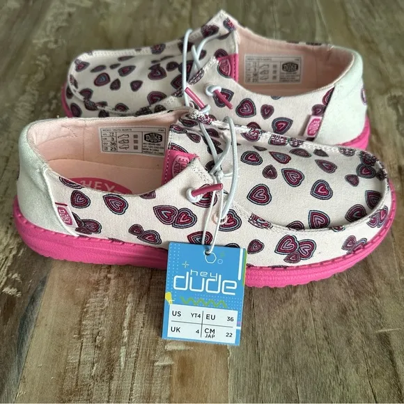 Hey Dude Wendy Youth Hearts Shoes Pink Slip On Size Youth 4 NWOB