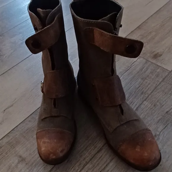 Hogan Women's boots. Made in Italy. Size 37.5 IT (7.5 US) brown/olive