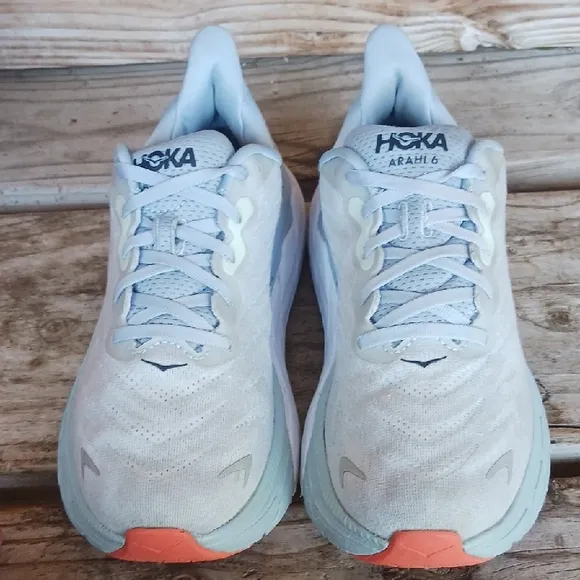 Hoka Arahi 6  Light Gray and Blue Running Shoes