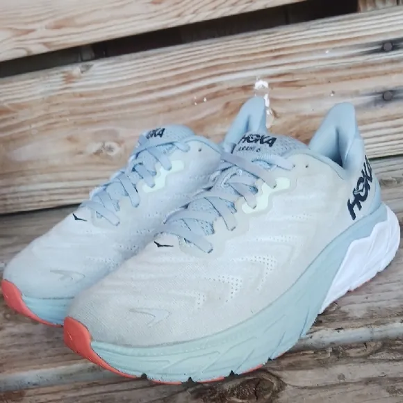 Hoka Arahi 6  Light Gray and Blue Running Shoes