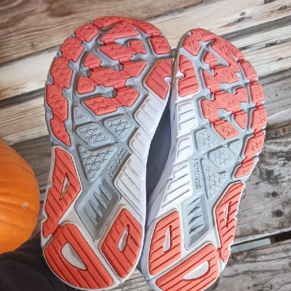 Hoka Arahi 6  Light Gray and Blue Running Shoes
