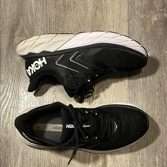 Hoka One One Arahi 5 Black and White Athletic Shoes
