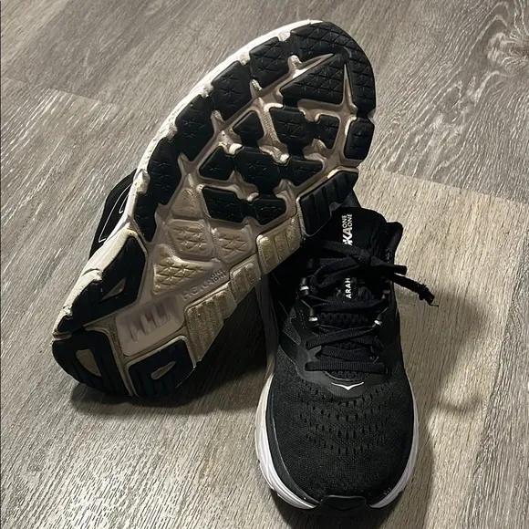 Hoka One One Arahi 5 Black and White Athletic Shoes