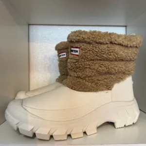 Hunter Womens Fleece Sherpa Faux Fur Tan Snow Boots Pull On Waterproof Insulated