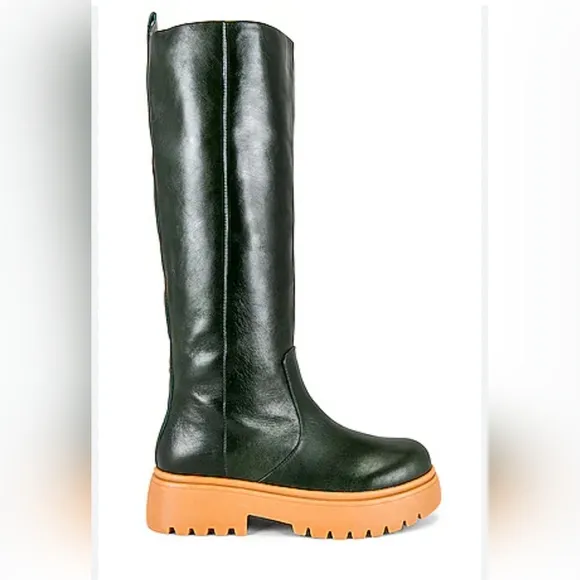 Intentionally leather boots