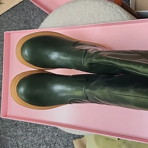 Intentionally leather boots