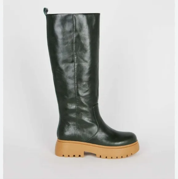 Intentionally leather boots
