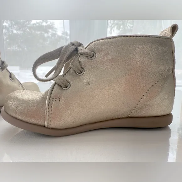 Jacadi Paris Iridescent leather baby girl booties in gold size 24
