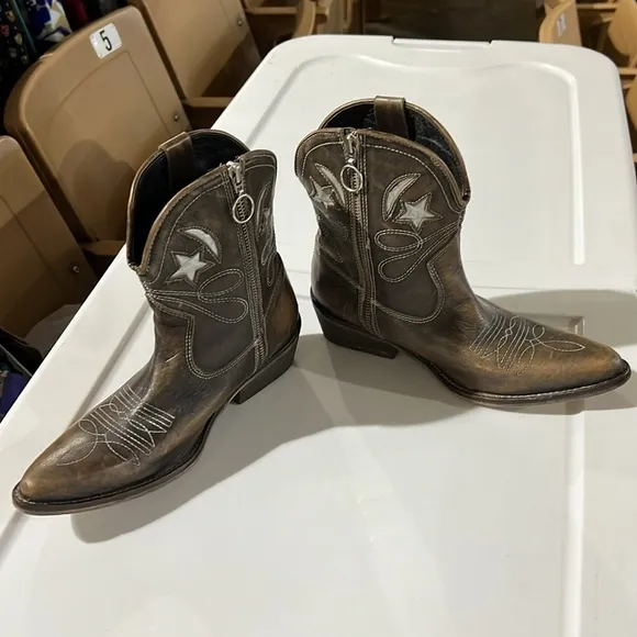 JEFFREY CAMPBELL SUEDE WESTERN MOON STARS LOW BOOTS BOOTIES SIZE 37 EUC