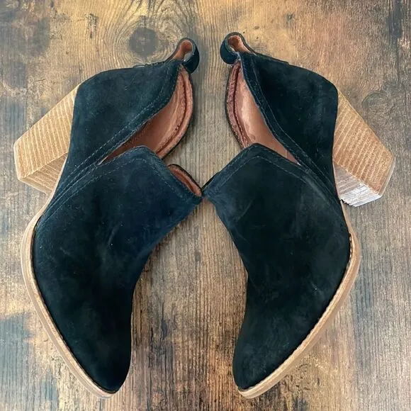 Jeffrey Campbell Rosalee Suede Bootie Size 9/ Excellent
