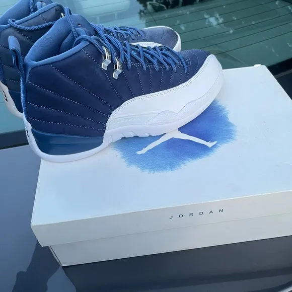 Jordan Men's Blue and White Sneakers