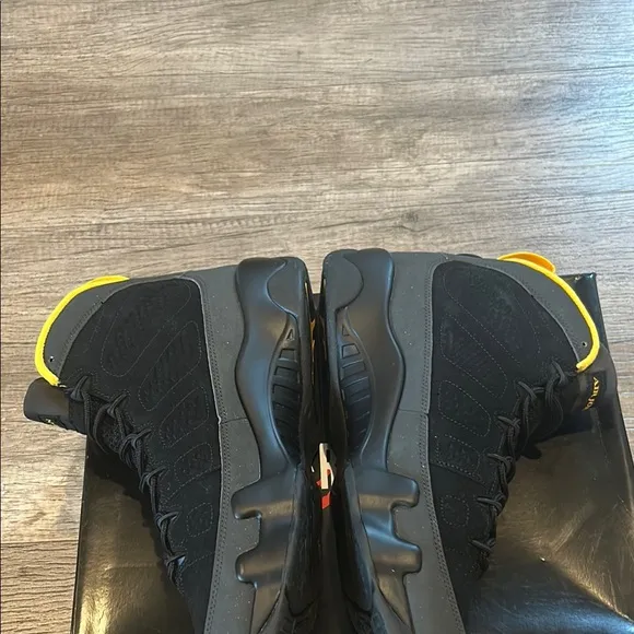 Jordan Retro 9 Men's Black and Yellow Sneakers