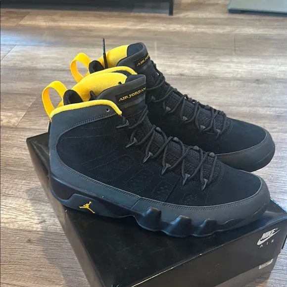 Jordan Retro 9 Men's Black and Yellow Sneakers