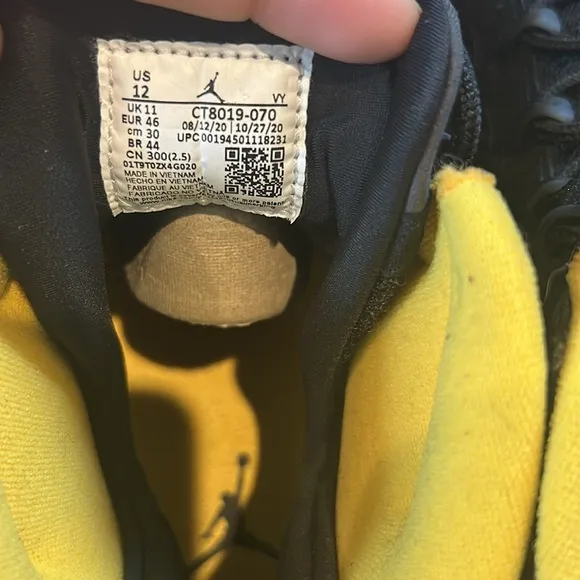 Jordan Retro 9 Men's Black and Yellow Sneakers