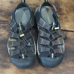 Keen Brown and Black Hiking Outdoor Sandals Men or Women