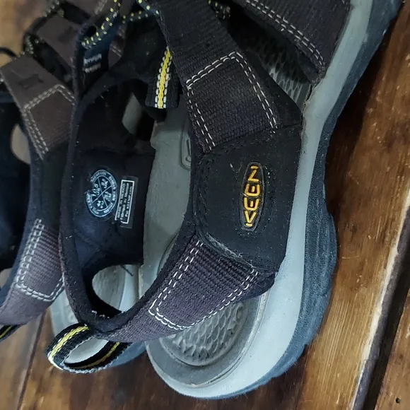 Keen Brown and Black Hiking Outdoor Sandals Men or Women