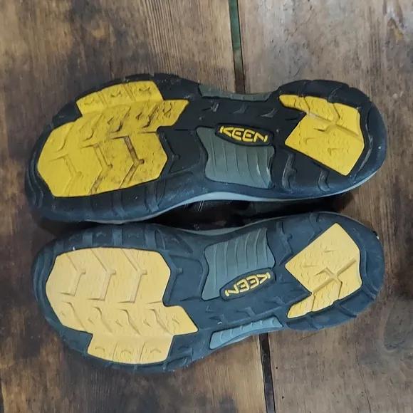 Keen Brown and Black Hiking Outdoor Sandals Men or Women