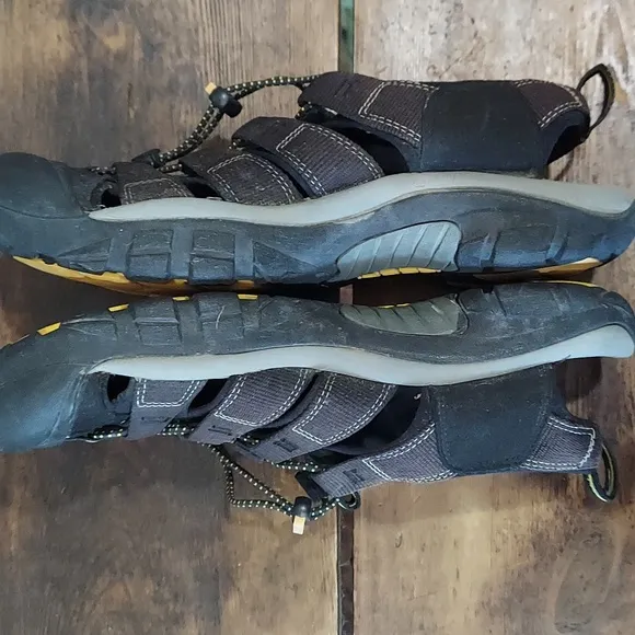 Keen Brown and Black Hiking Outdoor Sandals Men or Women