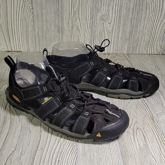Keen Clearwater CNX Closed Toe Black Hiking Sandals Mens Size 11.5