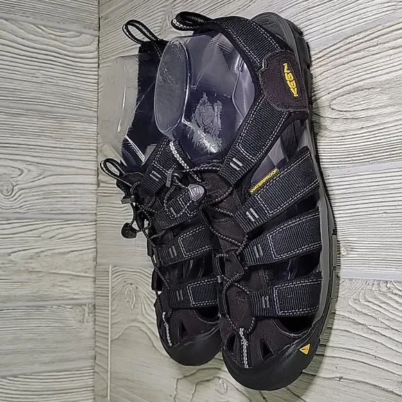 Keen Clearwater CNX Closed Toe Black Hiking Sandals Mens Size 11.5