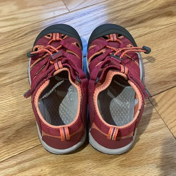 KEEN girls Newport Hiking Water sandals Sz 3