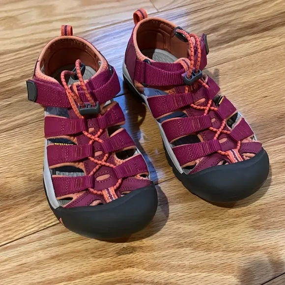 KEEN girls Newport Hiking Water sandals Sz 3