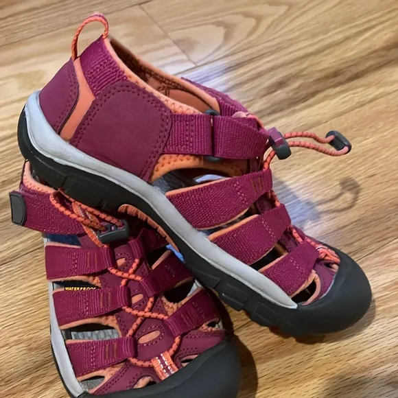 KEEN girls Newport Hiking Water sandals Sz 3