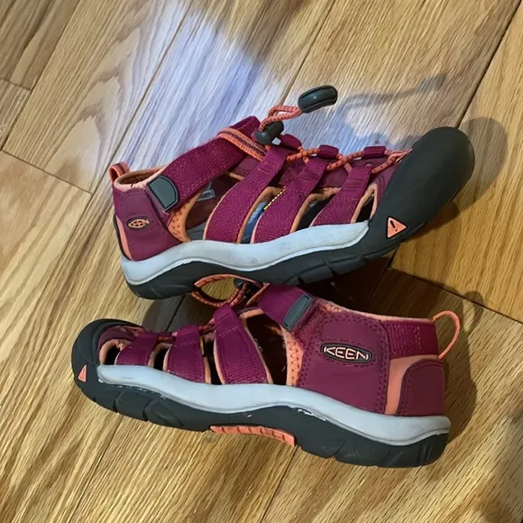 KEEN girls Newport Hiking Water sandals Sz 3