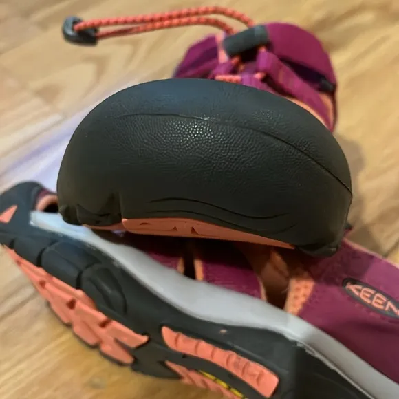 KEEN girls Newport Hiking Water sandals Sz 3