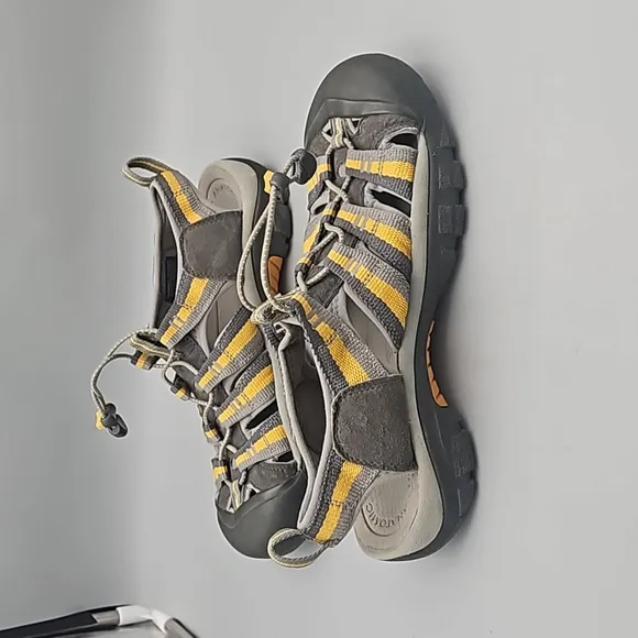 Keen Hiking Sandals Men size 9