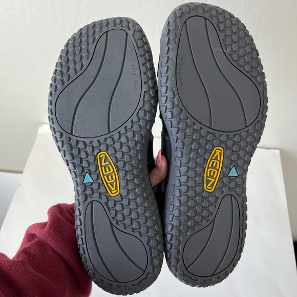 Keen Men’s SOLR Water Hiking Sandals NEW NWOT Black Gold Size 14
