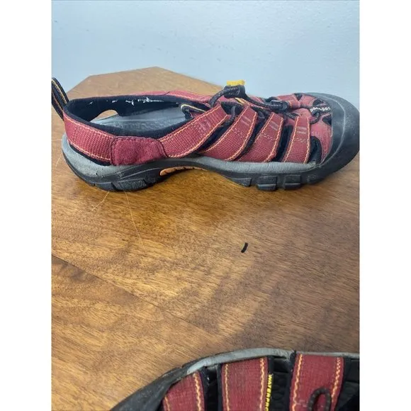 Keen Newport H2 Closed Toe Red Water Hiking Sandals US Men's 9.5 EU 39.9