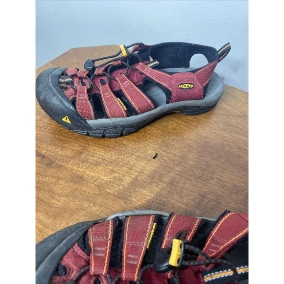 Keen Newport H2 Closed Toe Red Water Hiking Sandals US Men's 9.5 EU 39.9