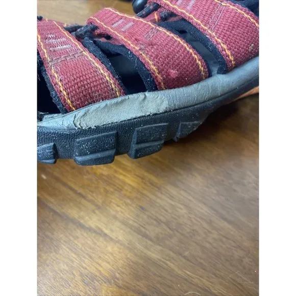 Keen Newport H2 Closed Toe Red Water Hiking Sandals US Men's 9.5 EU 39.9